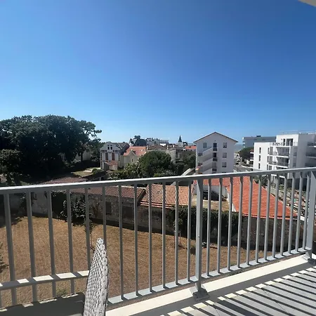 Bel Neuf Avec Terrasses A 250m De La Plage, Parking Et Ascenseur - Fr-1-539-70 * Royan
