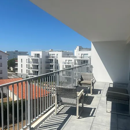 Apartment Bel Neuf Avec Terrasses A 250m De La Plage, Parking Et Ascenseur - Fr-1-539-70 Royan