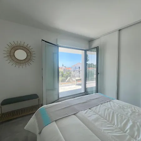 Bel Neuf Avec Terrasses A 250m De La Plage, Parking Et Ascenseur - Fr-1-539-70 * Royan