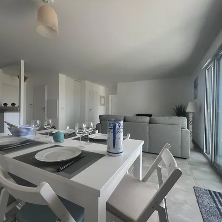 Apartment Bel Neuf Avec Terrasses A 250m De La Plage, Parking Et Ascenseur - Fr-1-539-70 Royan